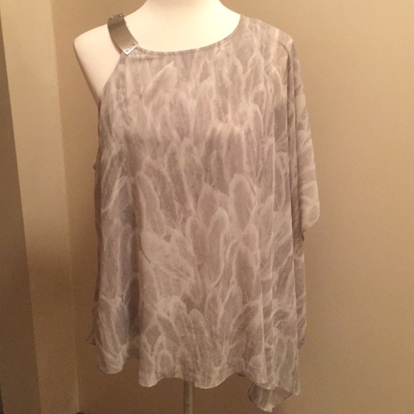 Halston Heritage Tops - ✨ NWT Halston Gray Cold Shoulder Top ✨